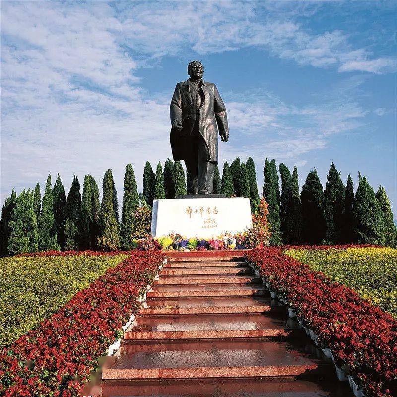 1997年滕文金设计的深圳莲花山邓小平铜像小样_搜狐网