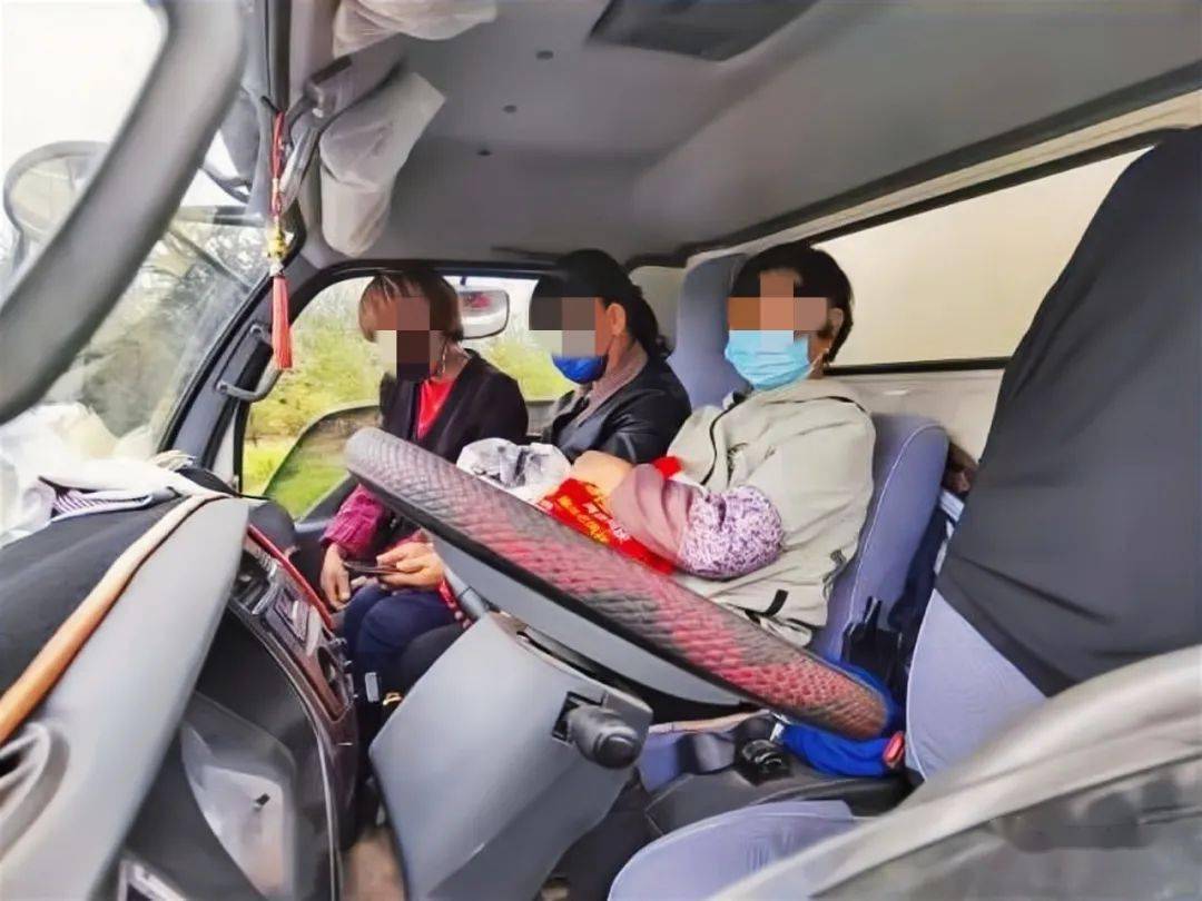 【百日行动】货车司机驾驶室超员 你给"安全"留够位置了吗?