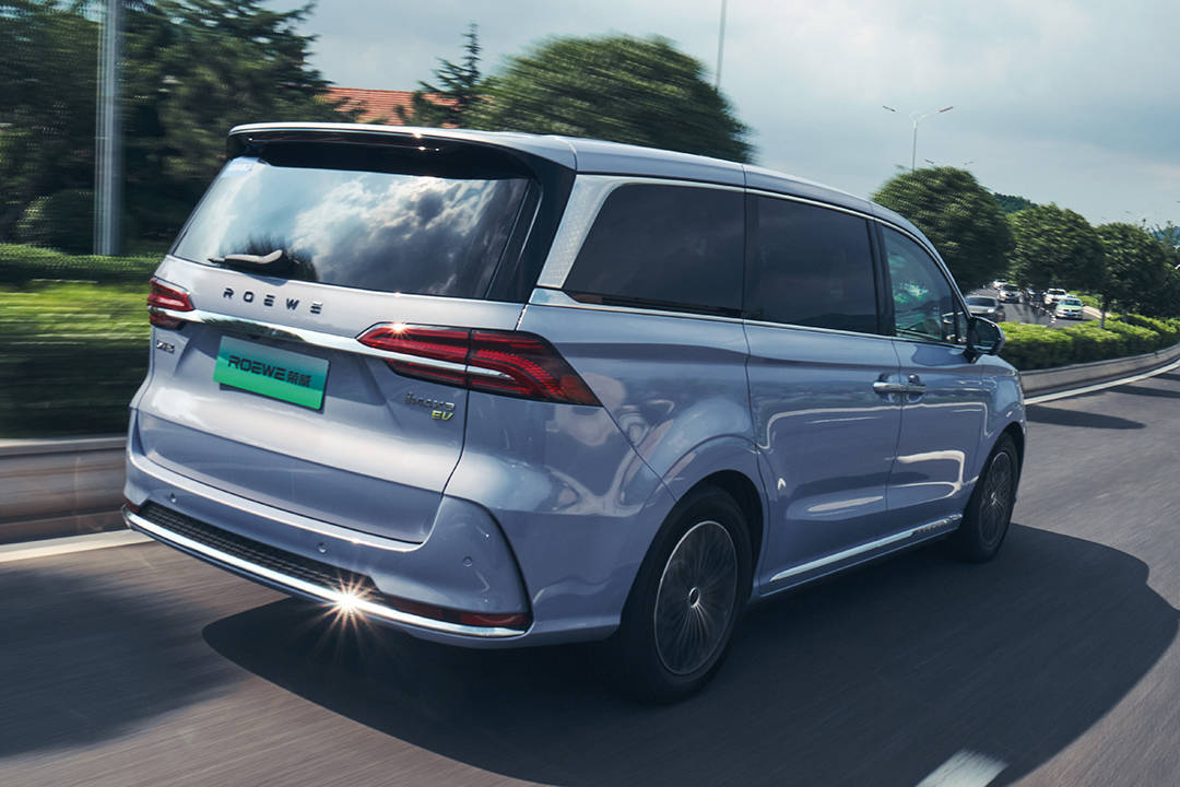 保姆车界的奢侈品?豪车般的内饰 试驾荣威imax8 ev_搜狐汽车_搜狐网