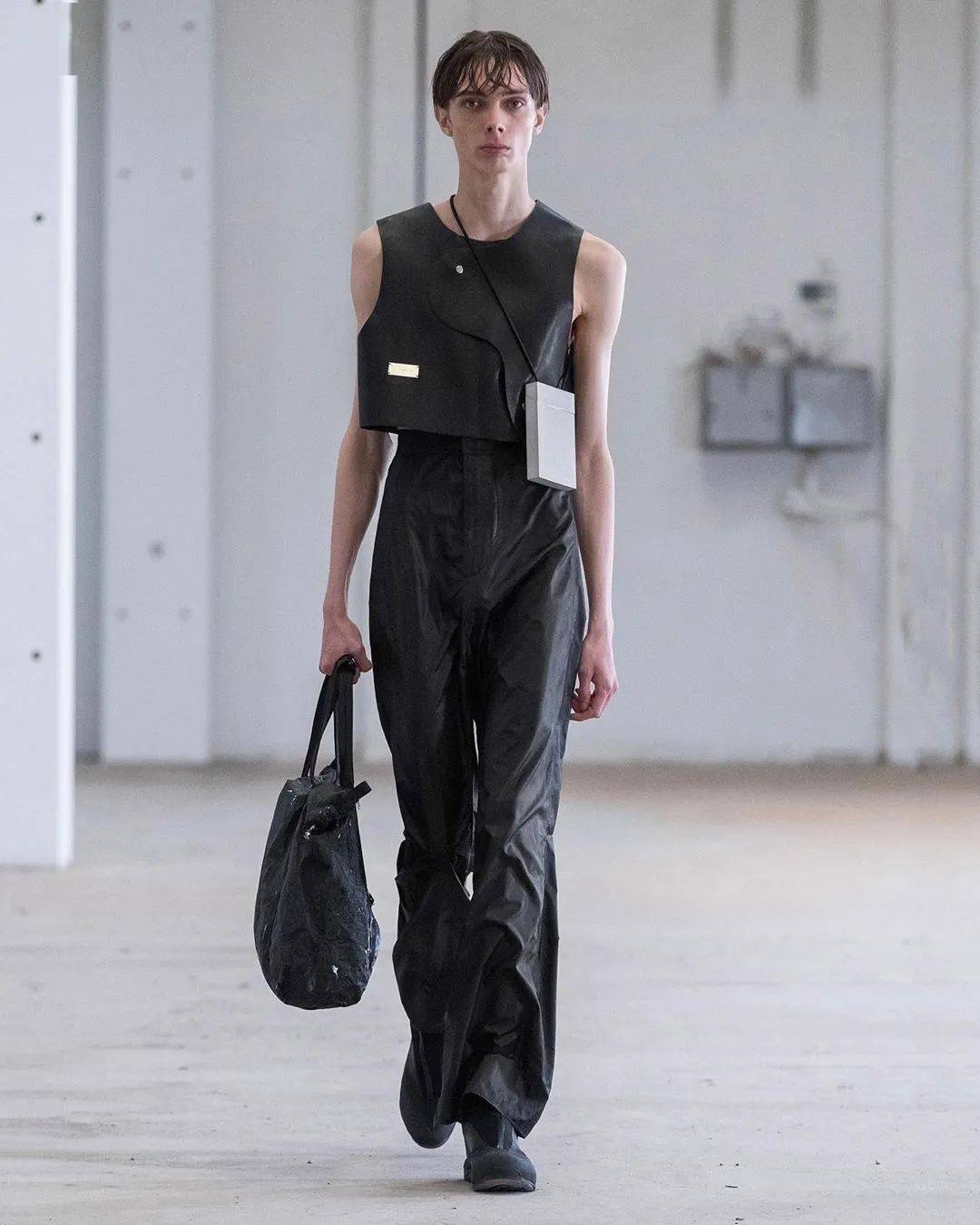 丹麦品牌heliot emil带你进入带有暗黑色彩的叛逆未来_juul_julius