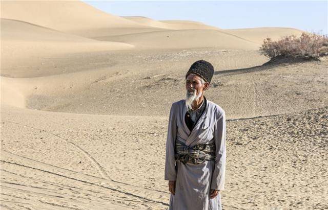 新疆沙漠中的“神秘部落”：30公里仅此一家，以卖“人参”过日子