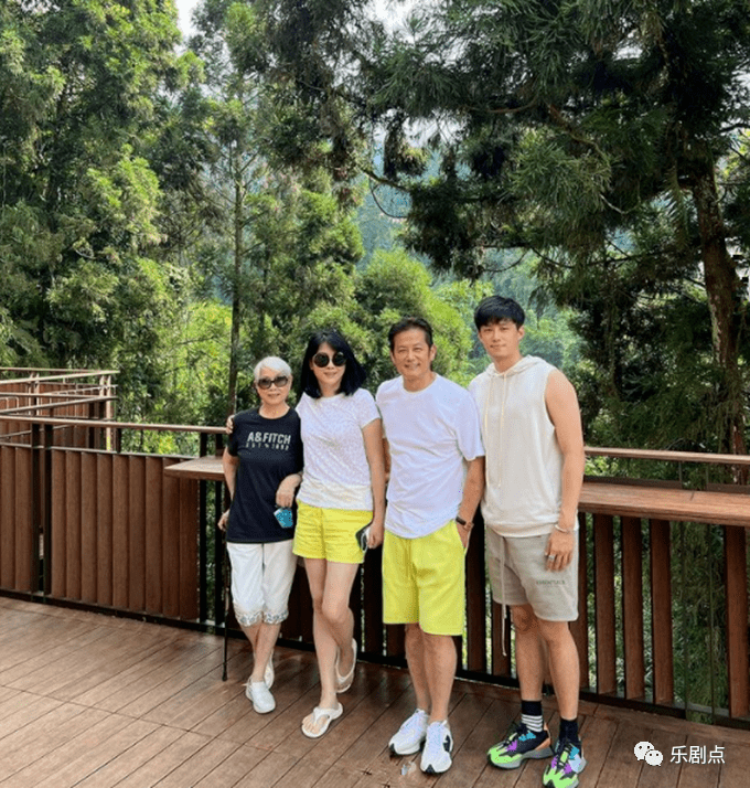 男星徐乃麟一家出游,妻子穿短裤大秀白皙美腿_汪家琏_大儿子_发展