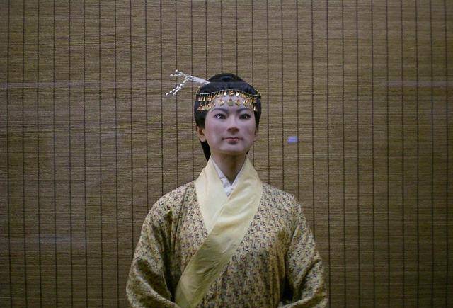 辛追夫人的遗体是世界上保存最为完好的湿尸,可以说是独一无二的.