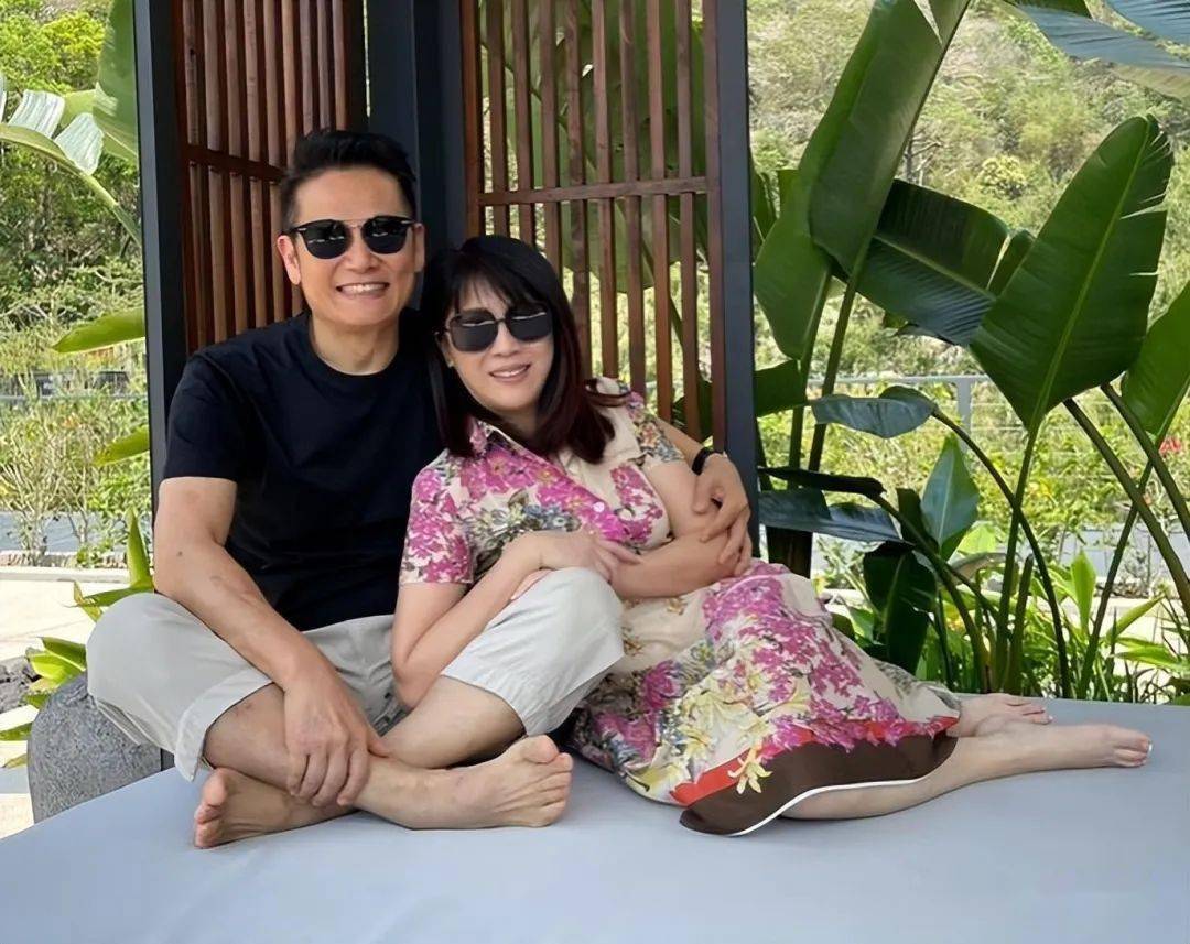 男星徐乃麟一家出游,妻子穿短裤大秀白皙美腿_汪家琏_大儿子_发展