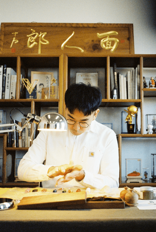 郎佳子彧:"面人郎"第三代用传统技艺融汇古今_面塑_创作_作品