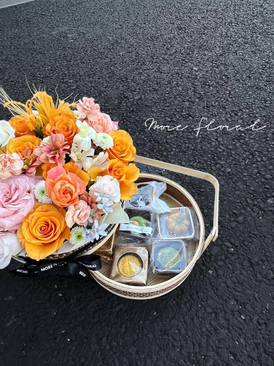 新店速递 化身 小兰花 温州这座司命殿 等你翻命谱 花坊 花束 More