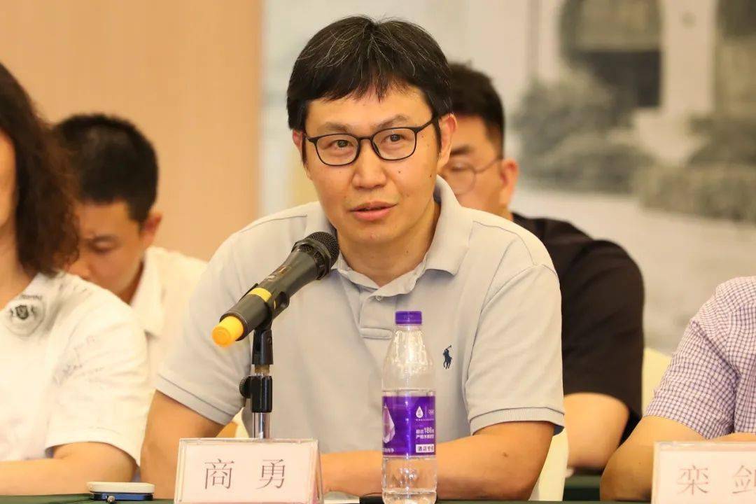 南京艺术学院美术学院副院长,博士生导师商勇教授指出,整个当代画坛是