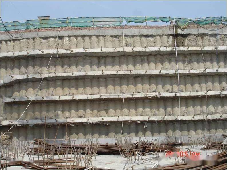 常见基坑支护结构形式,结构图及实景图解说!_土层_地下_灌注桩