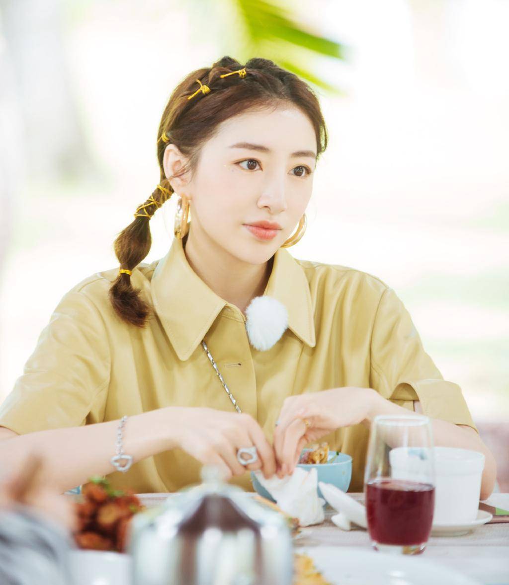 29岁体操女神周捷,晒全新旅行照,满满的优雅浪漫气息_邹凯_身材_妻子