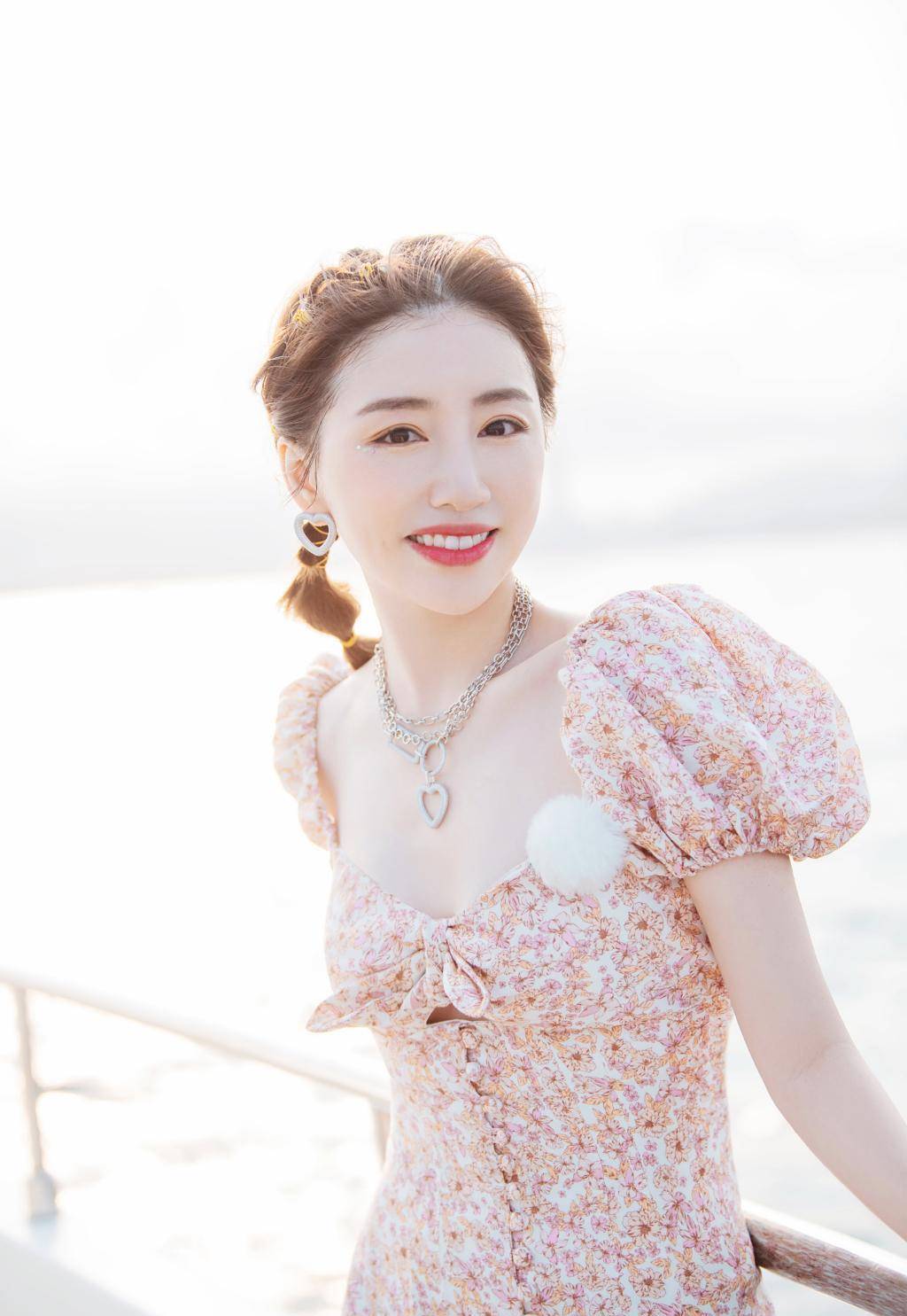 29岁体操女神周捷,晒全新旅行照,满满的优雅浪漫气息_邹凯_身材_妻子