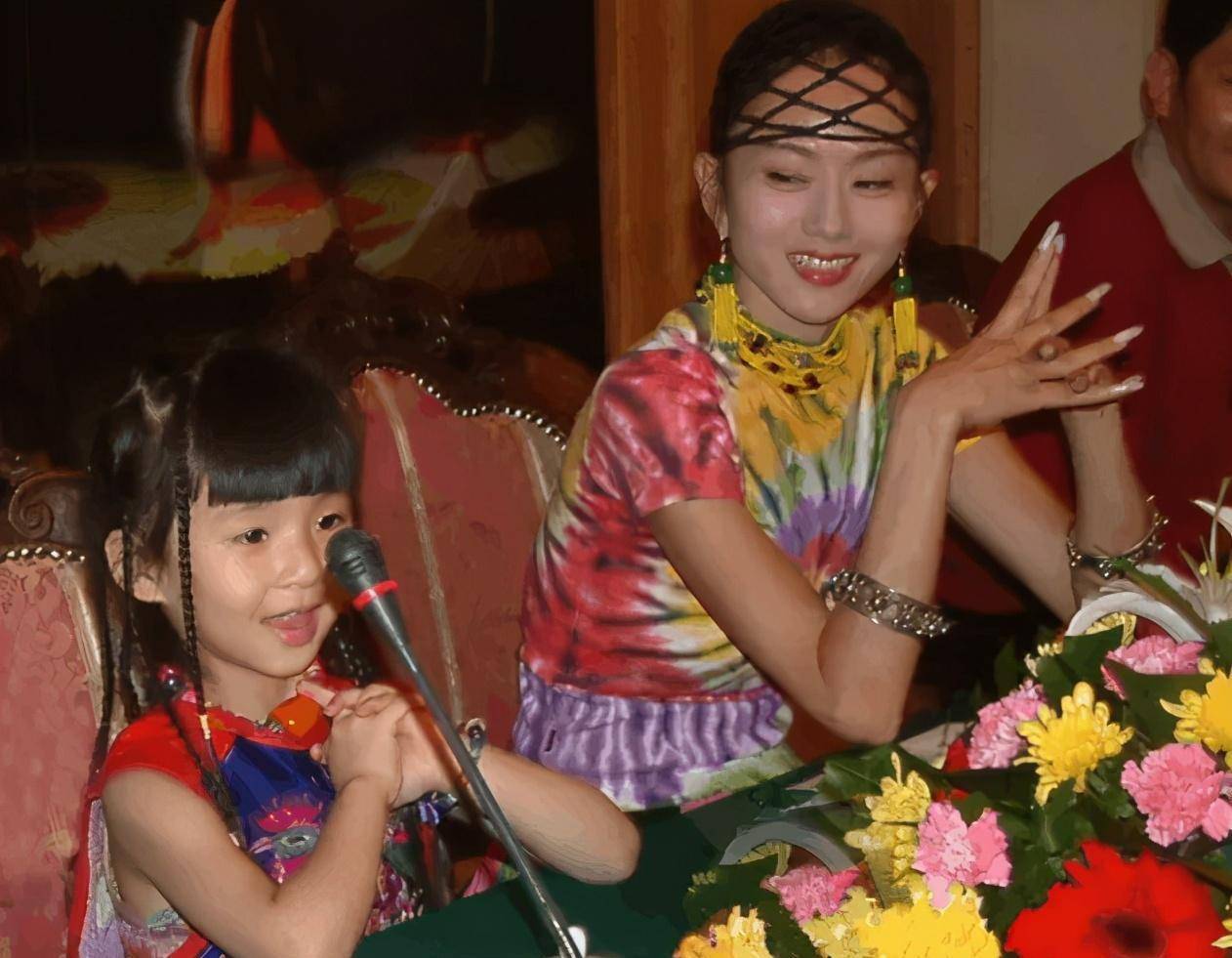 杨丽萍侄女小彩旗再引争议!