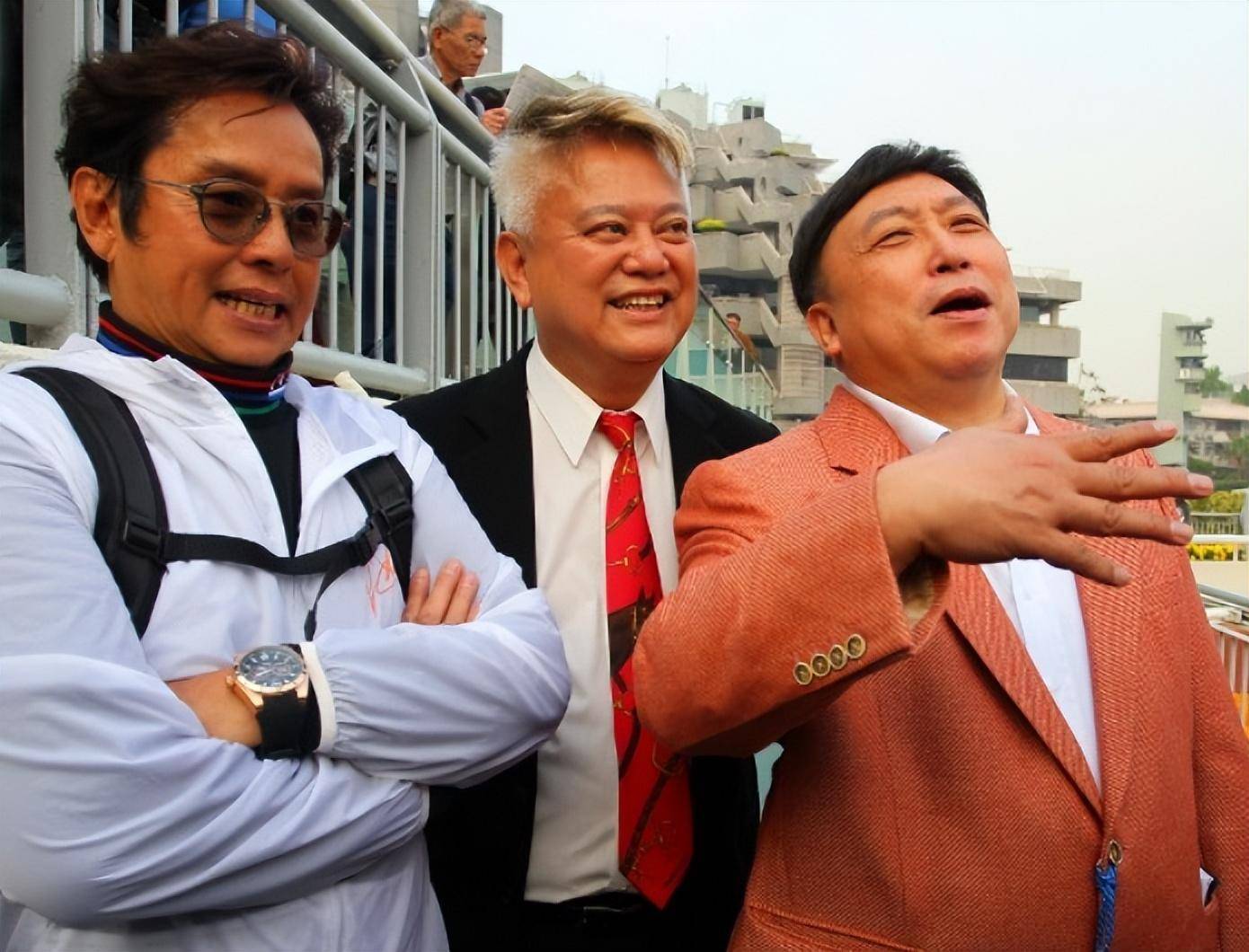 谭咏麟和陈百祥聚会,喝50年红酒,知情人士透露:一瓶至少十几万_格拉夫