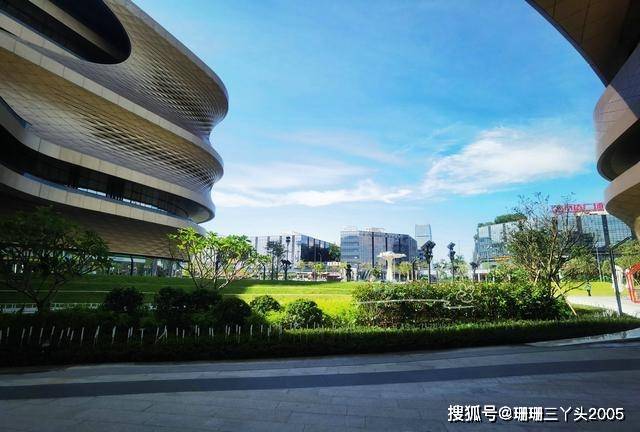 深圳這座充滿著“拋物線感”建築物，是寶安區新旅遊景點，出自於一名女雕塑家