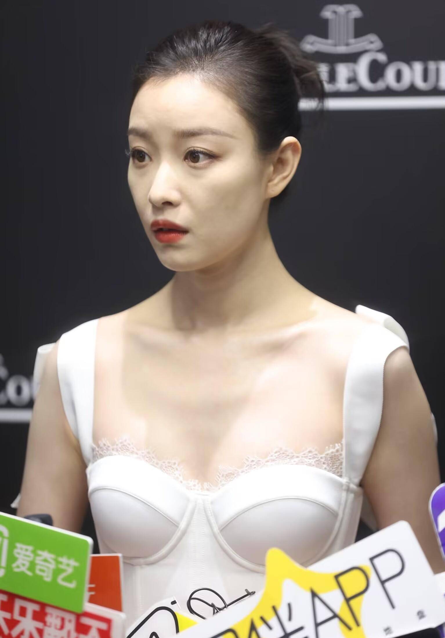 无美颜下的倪妮太圈粉了,虽然皮肤粗糙,但依然美得自然大方_五官_时候