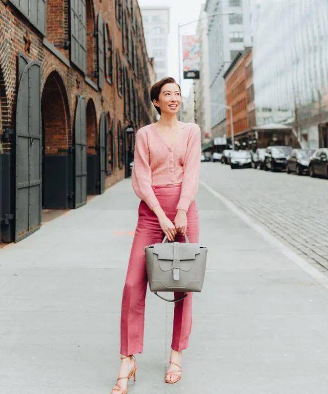 一位就喜欢穿小黑裙的博主 看看她怎么把小黑裙穿好看_vanessa_黑色