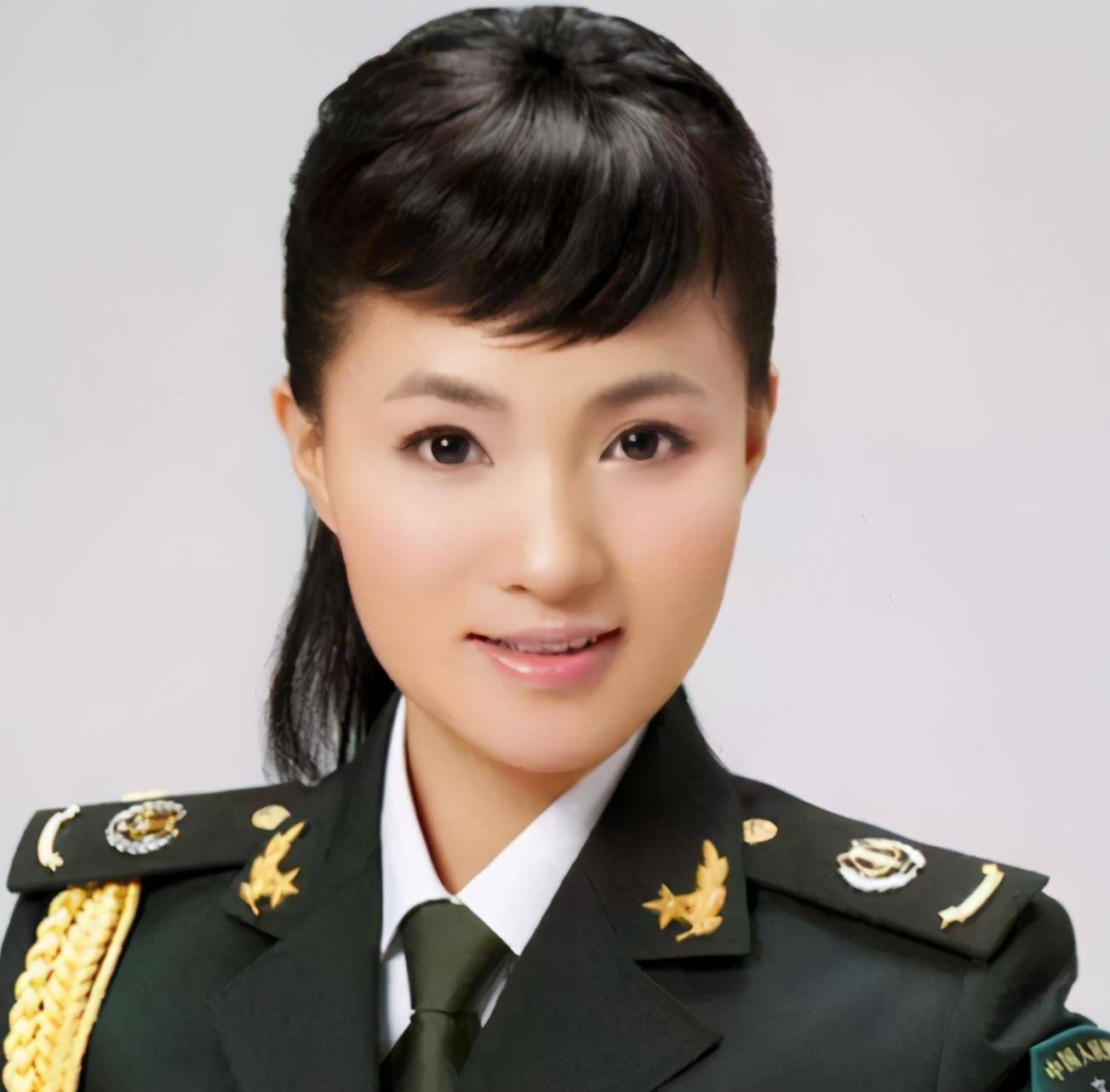 她是优秀演员,12次荣登舞台,嫁豪门丈夫后如今怎样了_雷佳_音乐_事业