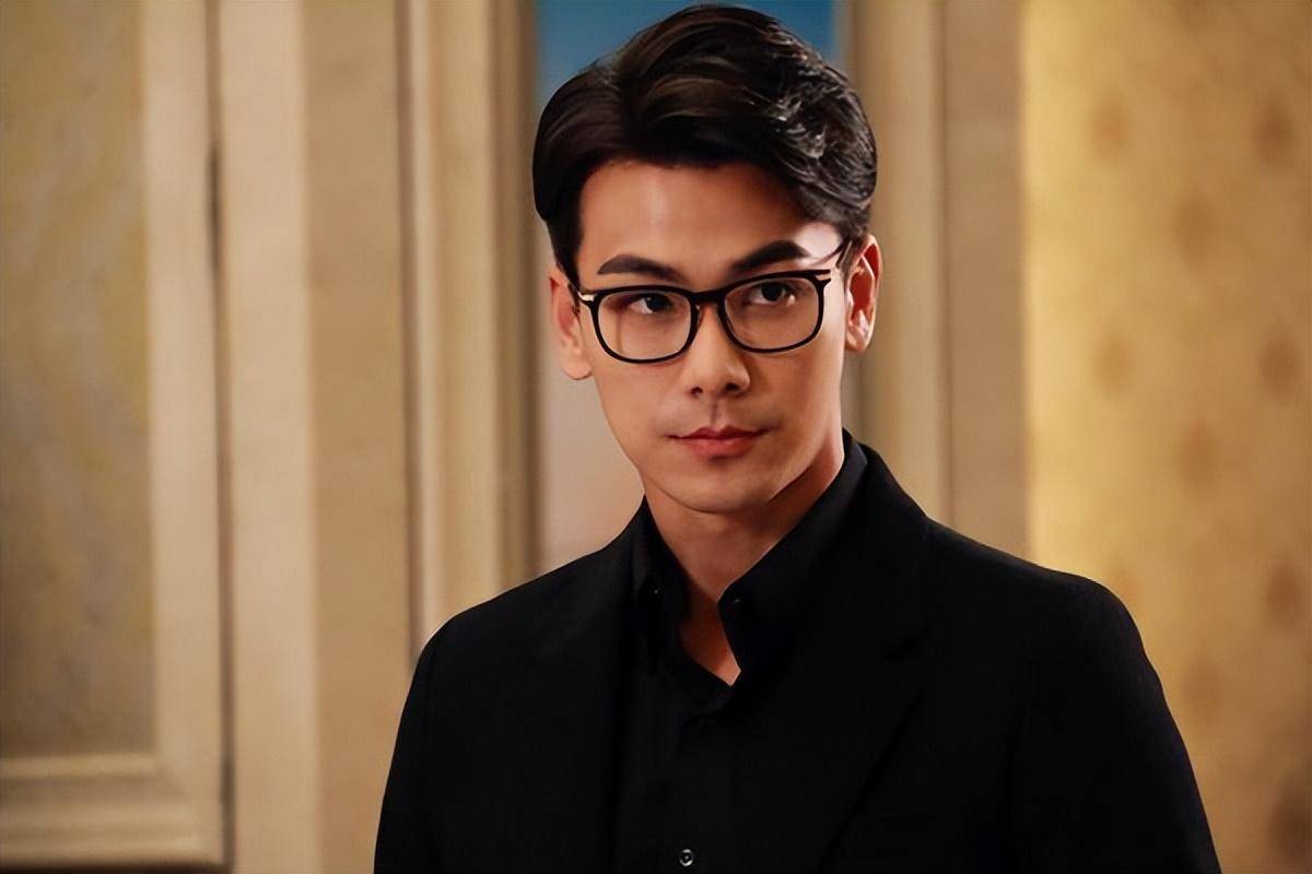 2016年,40岁的陈紫函和戴向宇结婚了,两人年龄相差近9岁_职业_叶璇