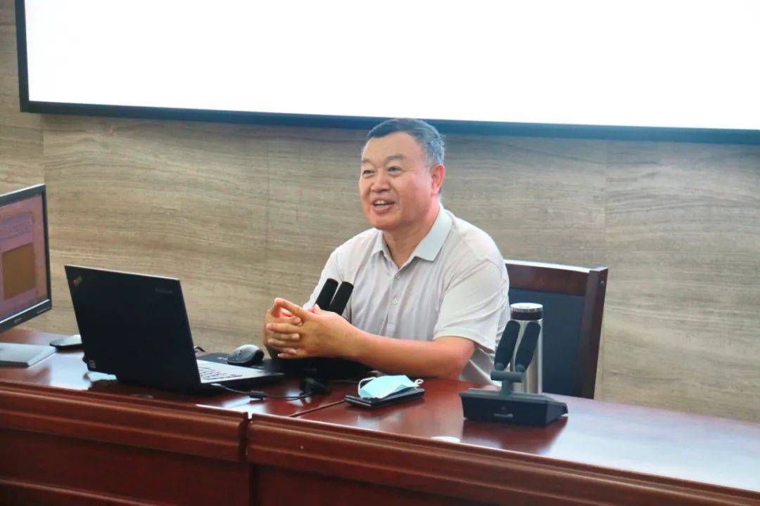 吕羡平老师,是山西省特级教师,正高级教师,金太阳教育特聘专家,忻州