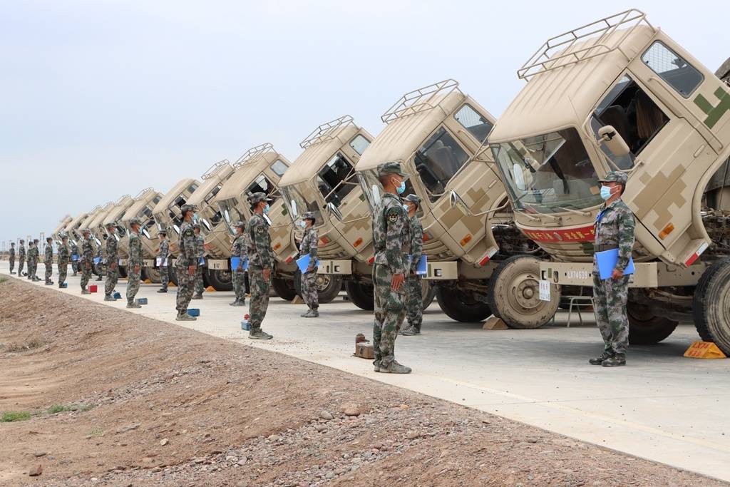 西部战区陆军某综合训练基地开展汽车驾驶学兵结业考核_体能_平车