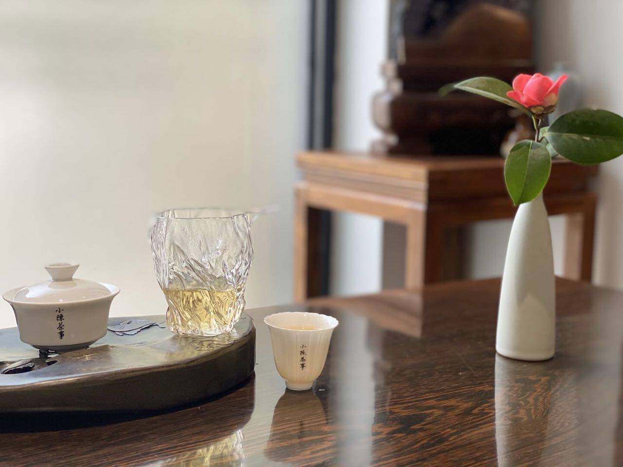 喝茶时,怎么闻香才能显得比较专业?