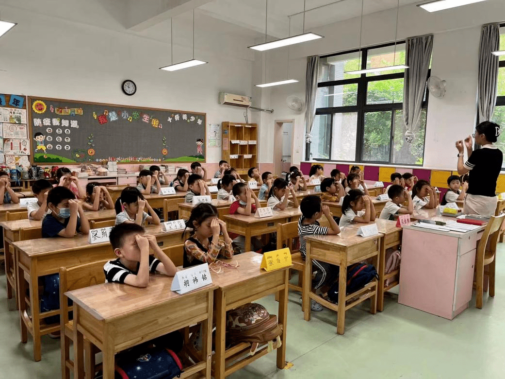 乐活学习天地 幸福健康成长—记一年级新生培训活动_校园_孩子_教室