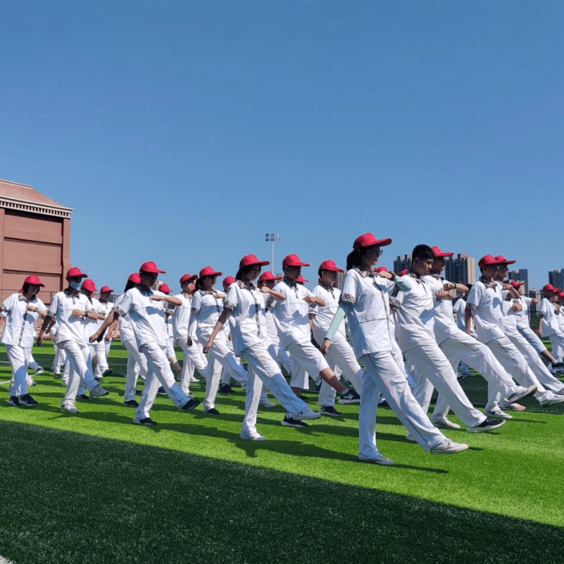 青岛五十八中校服图片