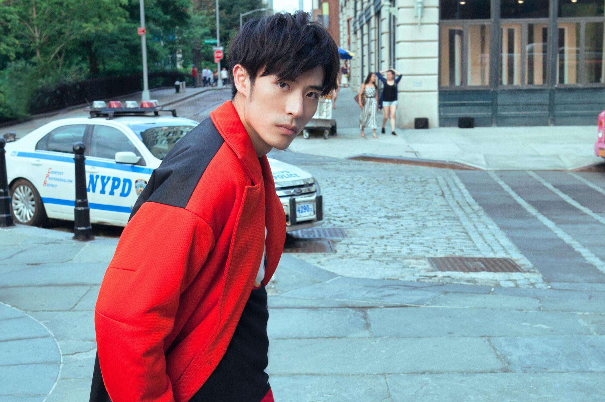 不过徐开骋走到今天这一步,跟他小时候的经历也脱不开干系.