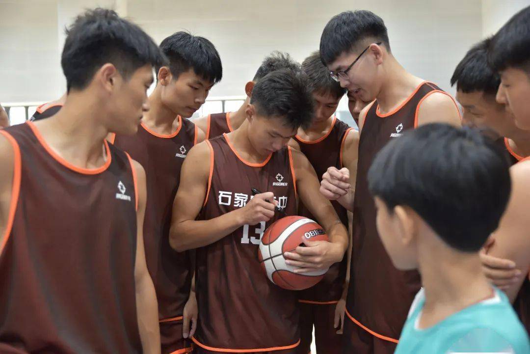 武汉二中篮球队教练图片