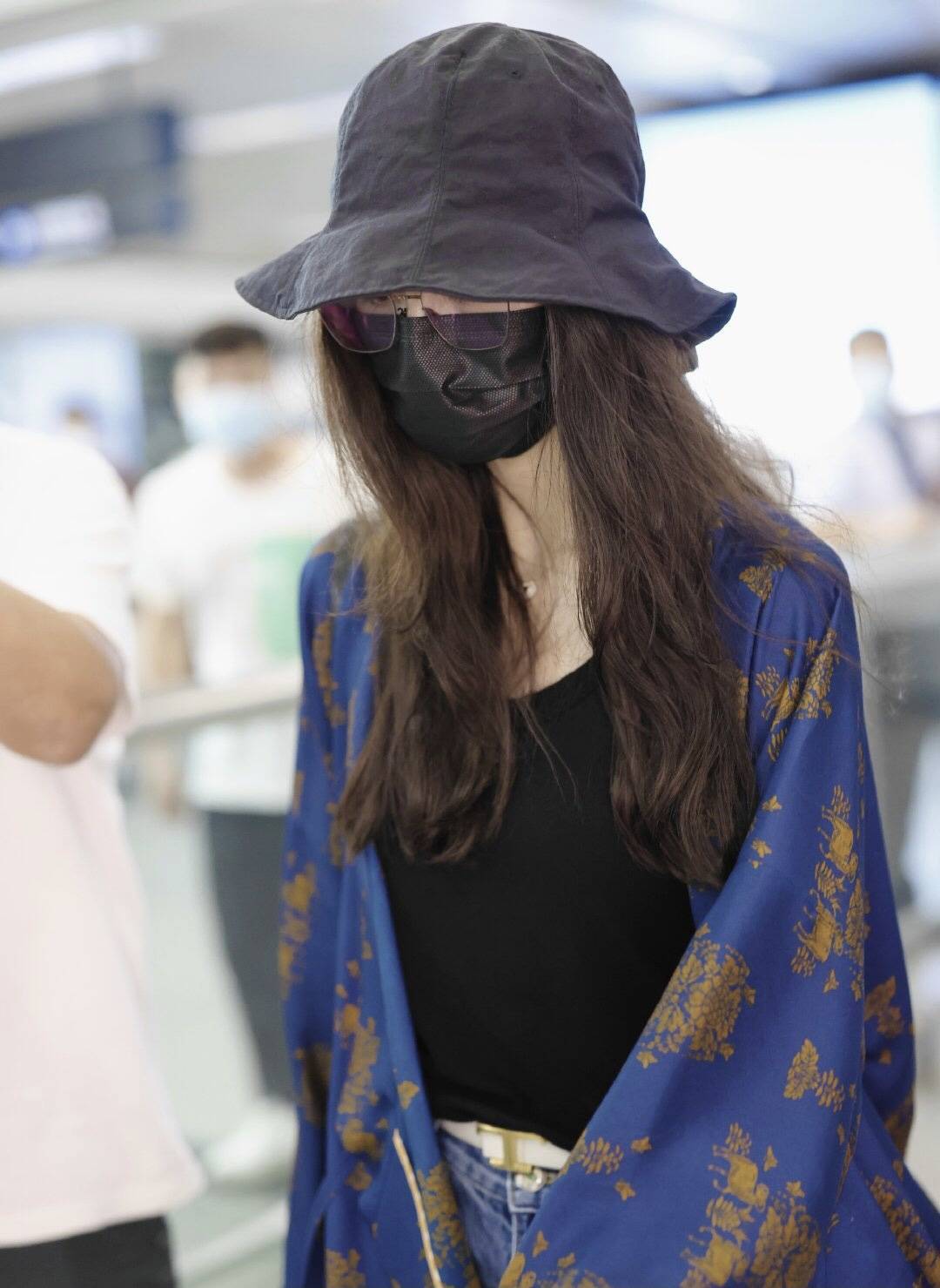 刘诗诗走路粉前来报道!