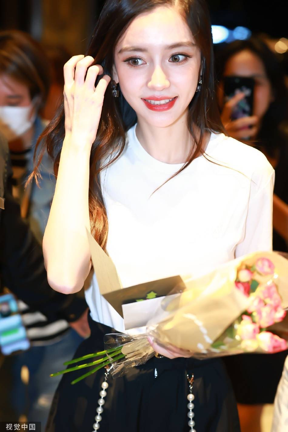 杨颖综艺活动生图太靓丽!雪肤玉貌温柔优雅美呆了_裤子_黑色_秀发