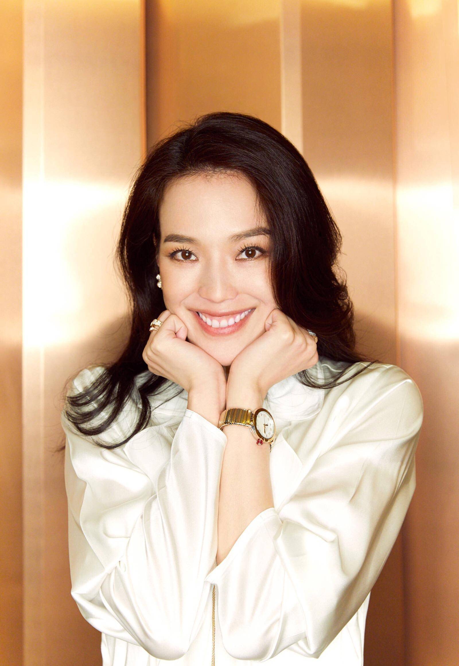 舒淇也是百变女神,不仅穿衣时尚时髦,她的妆容比颜值更有看点