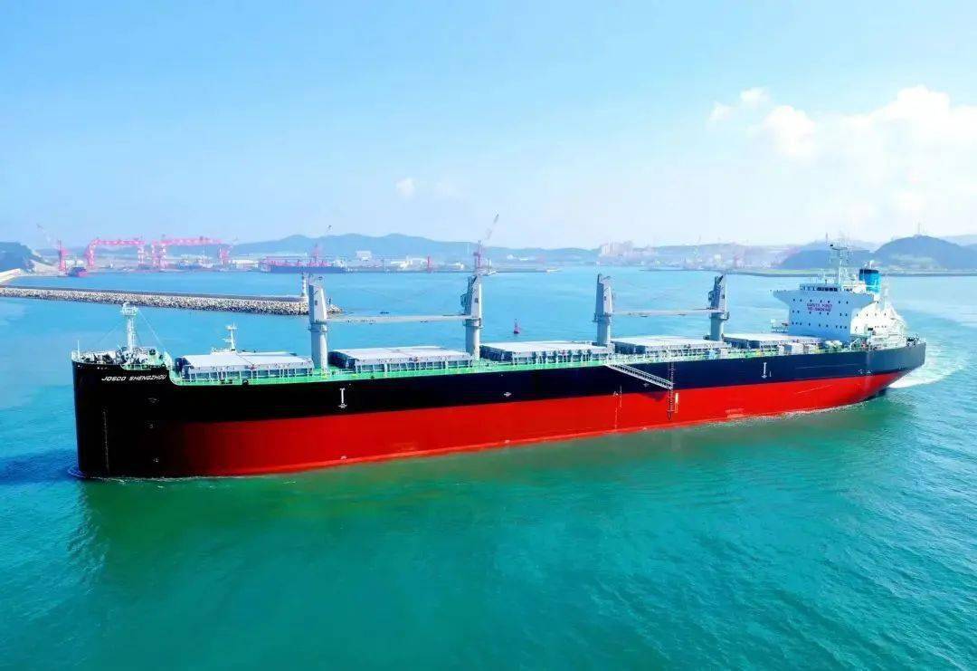 云交付!江苏远洋6.4万吨超灵便型散货船"江远升州"轮在大连中远川崎顺
