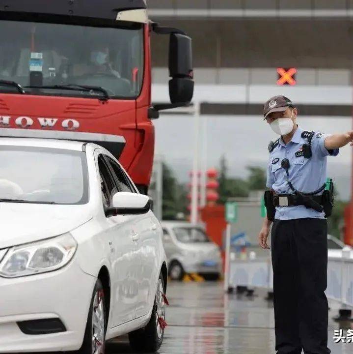 【同心抗疫 守“渭”平安】渭南公安：雨中的坚守 （组图） 防控 疫情 核酸