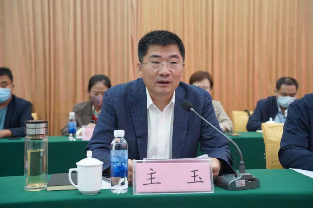 签约和揭碑仪式上,沂蒙山世界地质公园管理局党组书记,局长主玉,曲阜