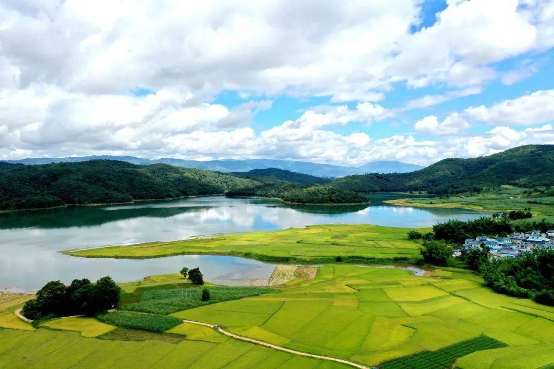 拍摄者:佐连江勐邦水库坐落于西双版纳州勐海县勐遮镇南部,这里风光