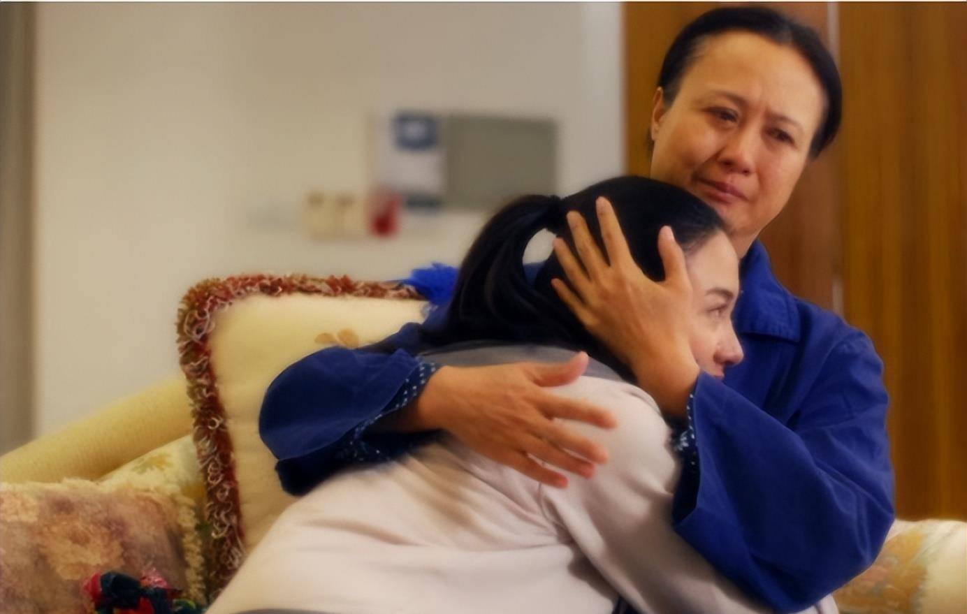 直到朋友的劝导,柏寒才明白了,自己做单亲妈妈,也会比儿子被这样的