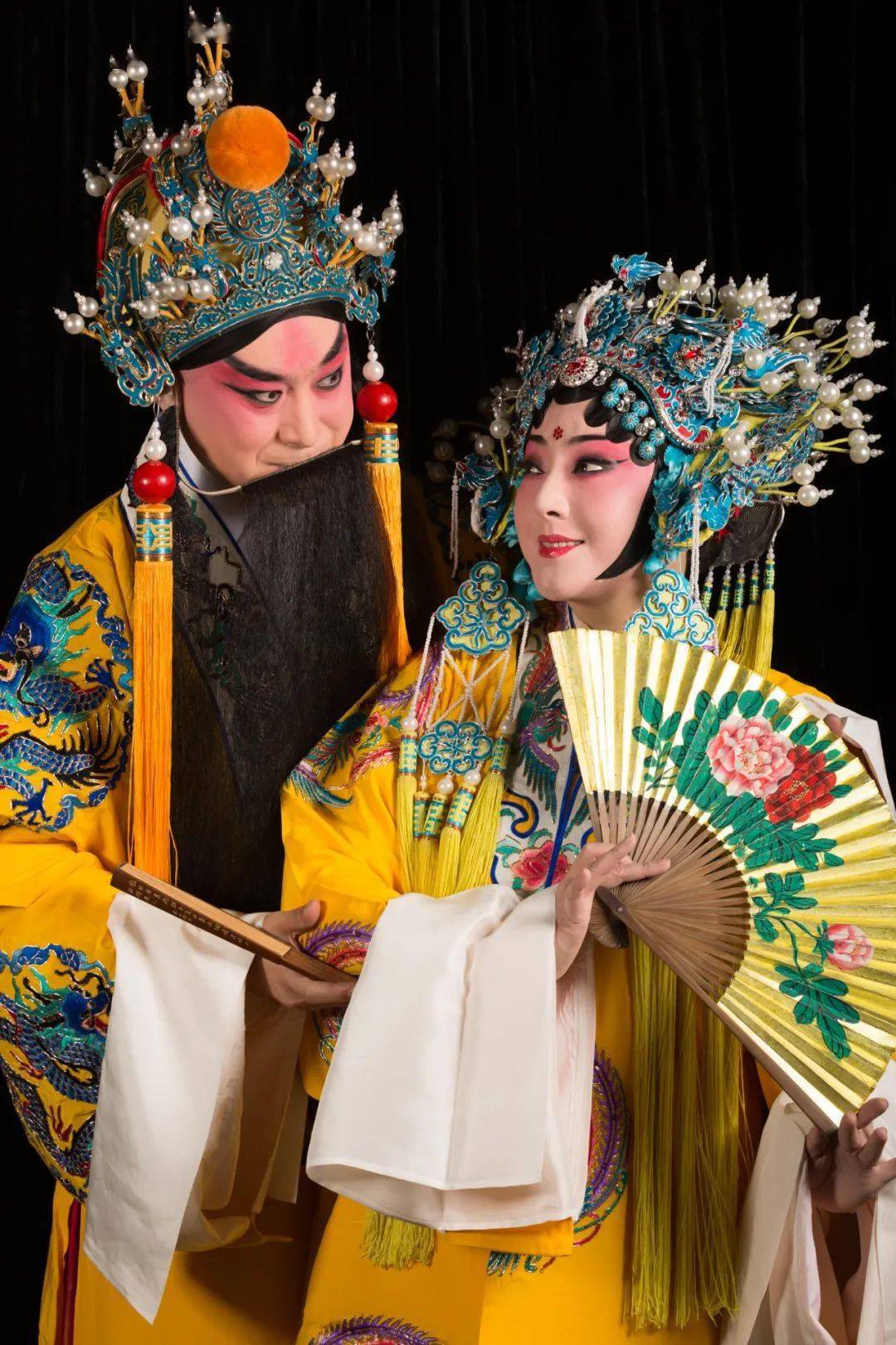 春香——吴思杜丽娘——顾卫英主 演杜丽娘牵挂梦中之情,背着春香,悄