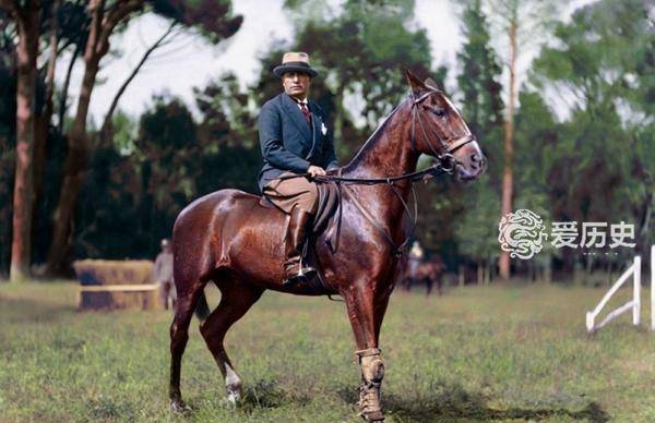 为躲避兵役墨索里尼四处逃亡穷得叮当响为抢面包动了杀心_巴拉巴诺娃