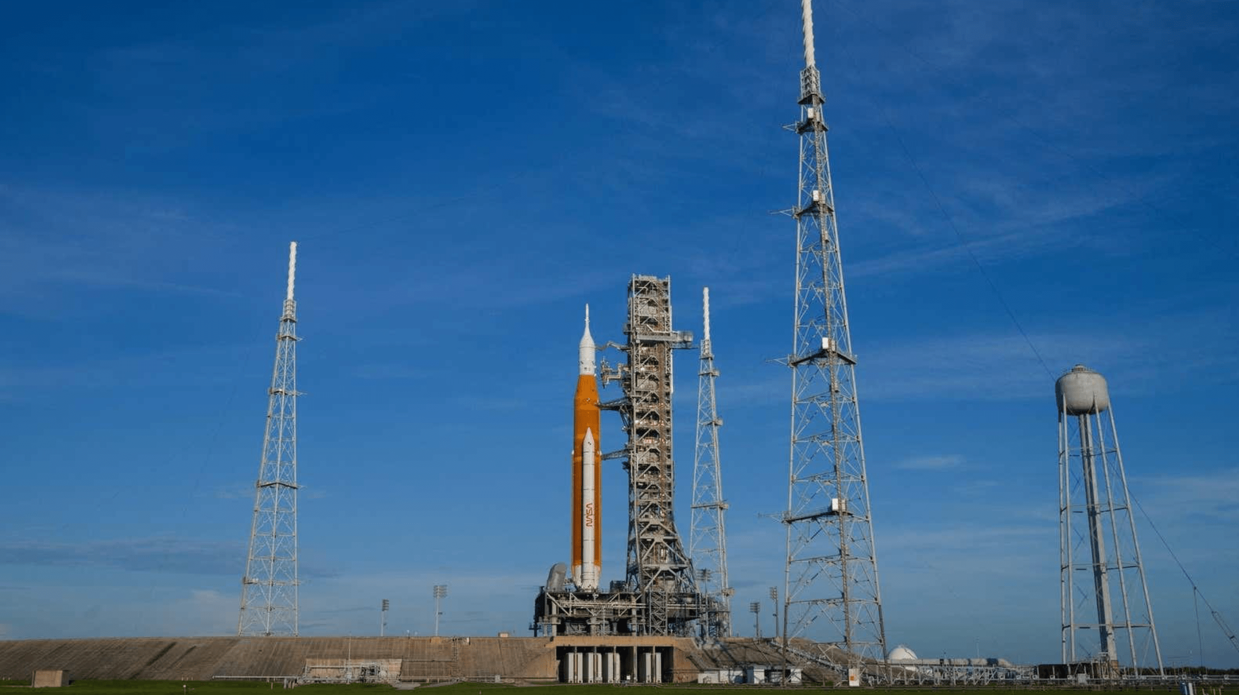 引擎问题导致延期,nasa称sls巨型火箭或将于本周五发射_迈克·萨拉芬