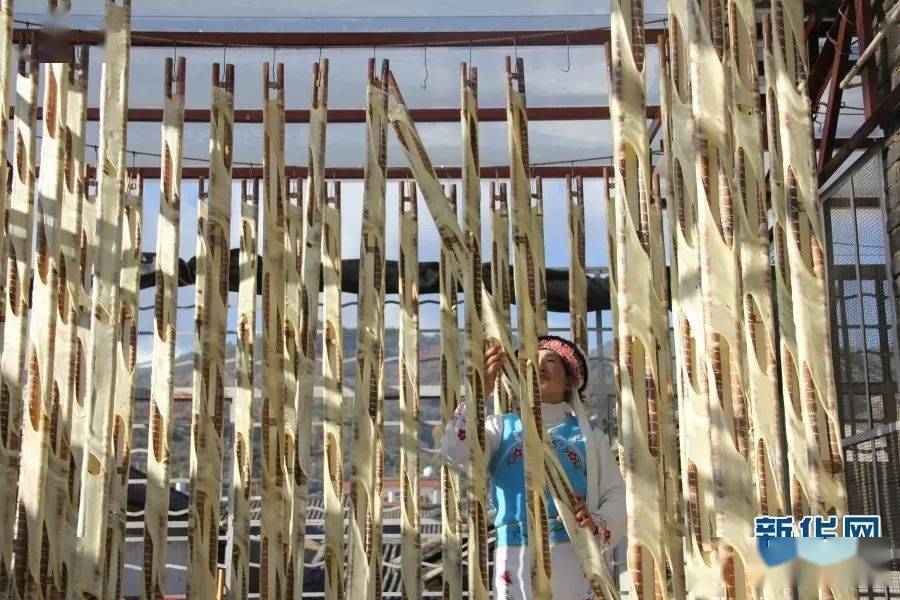 乳扇晾晒(资料图).