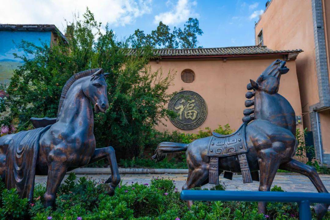 我为澄江新地标点赞 | 幸福马房村_乡村_军马_文化