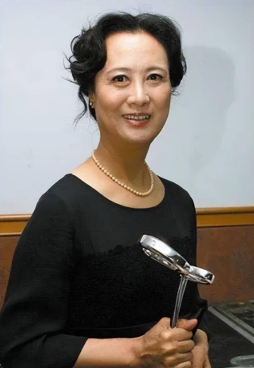 柏寒:父母和丈夫接连离世,57岁她也撒手人寰,一生比黄连还苦_母亲