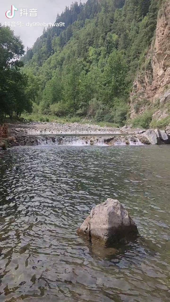 青海互助县胡勒瀑布美在山水间大山深处自然美山清水秀好风光瀑布美景
