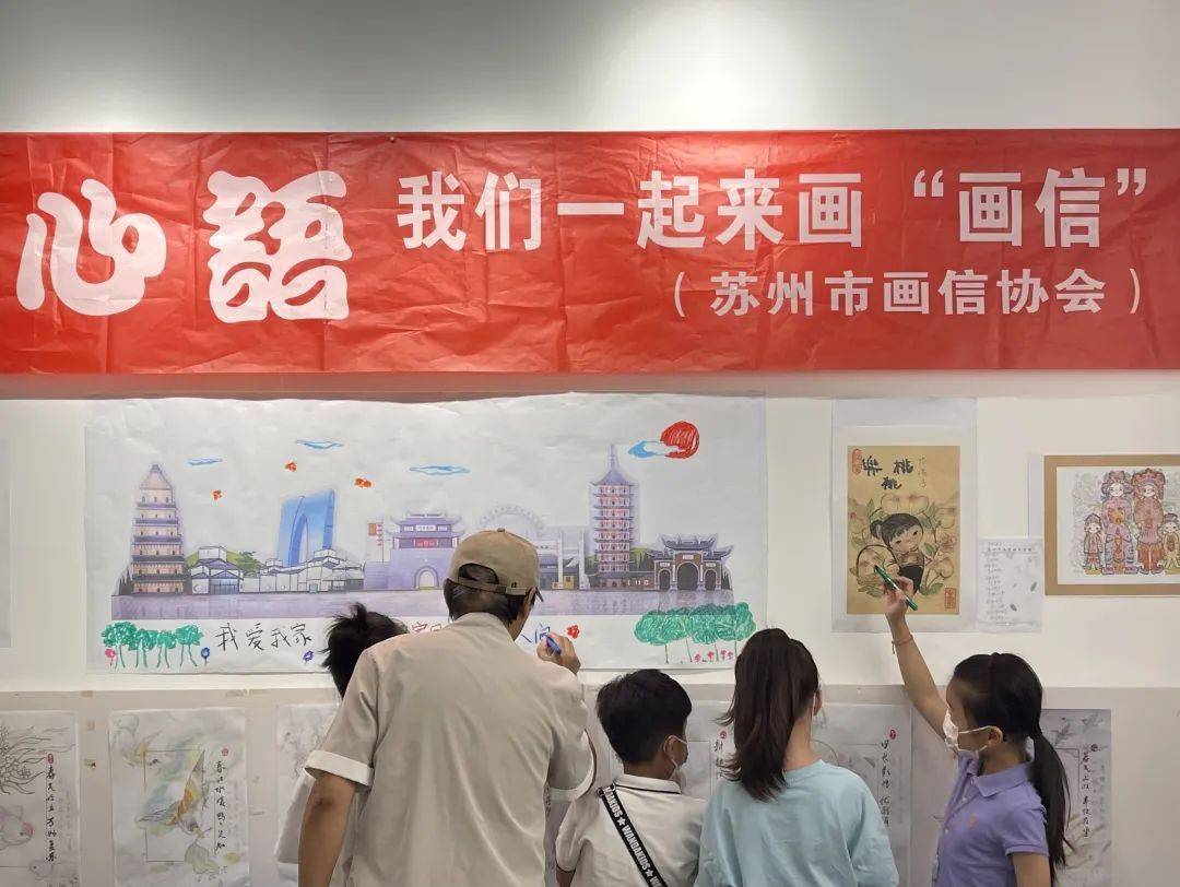 之后,带着小朋友们绘填姑苏城的地标建筑图,苏州博物馆,东方之门,北寺