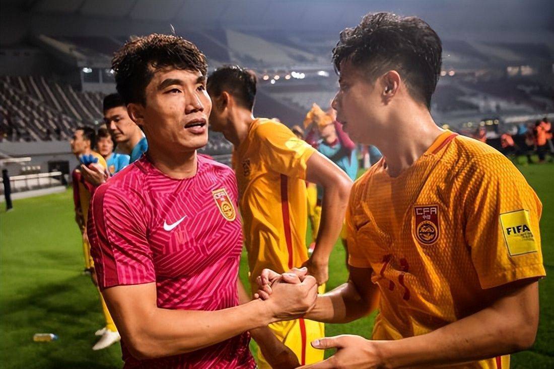 郑智黄博文复出,蒿俊闵加盟!顶配中场在列,广州队起死回生?