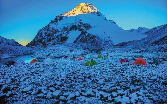 新疆地位最高的山，被三教视为圣地膜拜千年！幸运者才可攀登