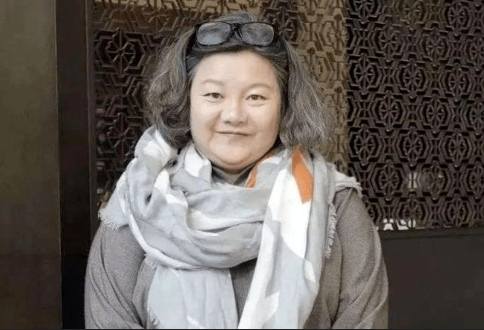 姜文到洪晃家做客,对洪晃母亲一见钟情:"阿姨,你做我女朋友吧"_章含之
