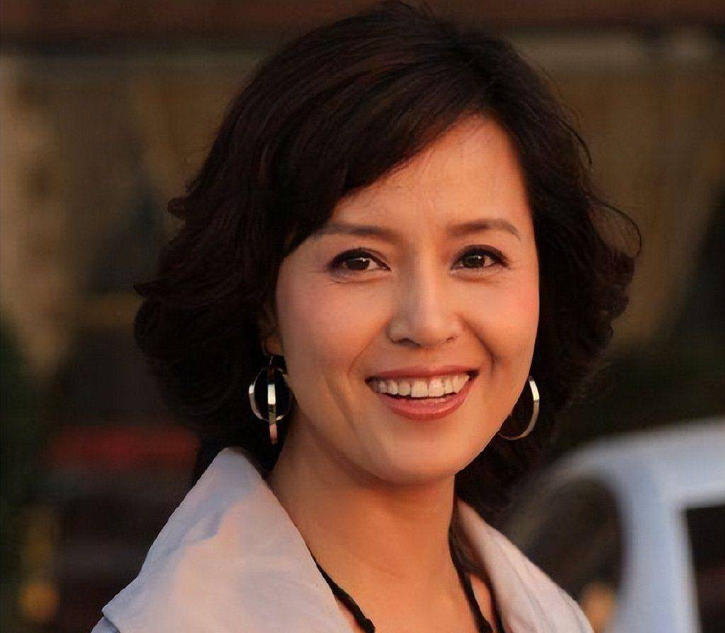 演员于莉红:结婚22年没有孩子,风光背后有泪水,如今她还好吗?