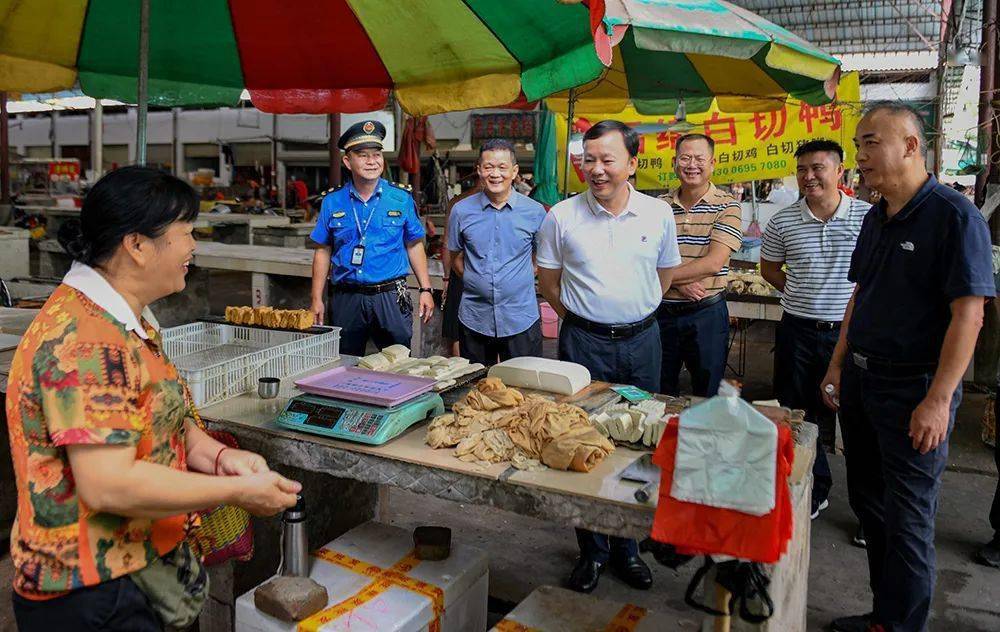 莫景彪督导检查环境卫生整治工作_名山街道_玉州区_问题