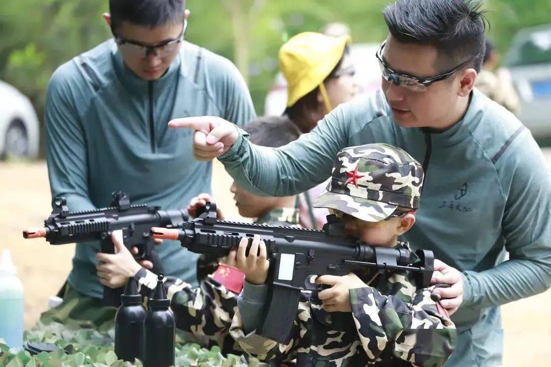 真实模拟和再现红蓝军对抗赛,给您充分体验手握钢枪舍我其谁的霸气,也